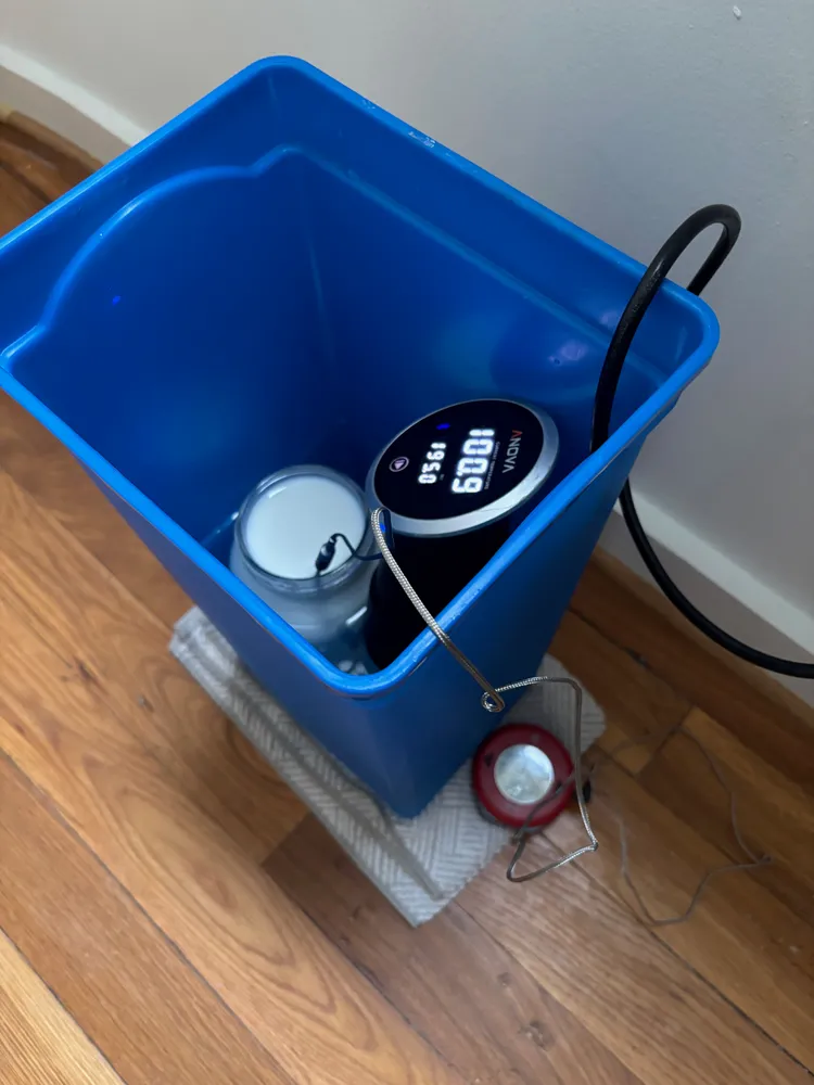 Yogurt fermenting sous vide
